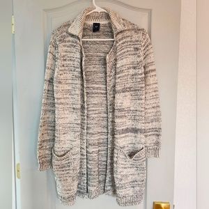 Gap long cardigan, excellent condition, gray and ivory, size small